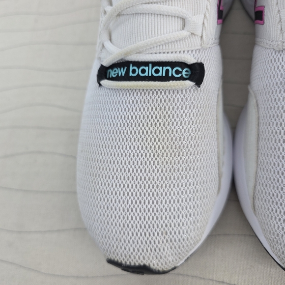New Balance Womens Roav Fresh Foam Running Shoes White/Black WROAVWB Size 8B - Picture 4 of 13